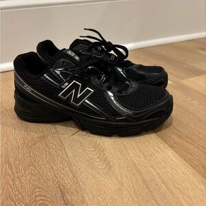 New Balance Black Mesh Sneakers